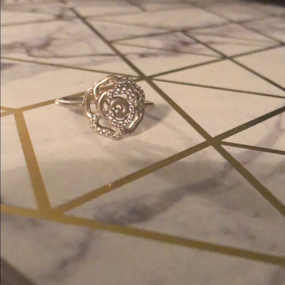 adorable pandora ring (excepting lower offers!!!)
